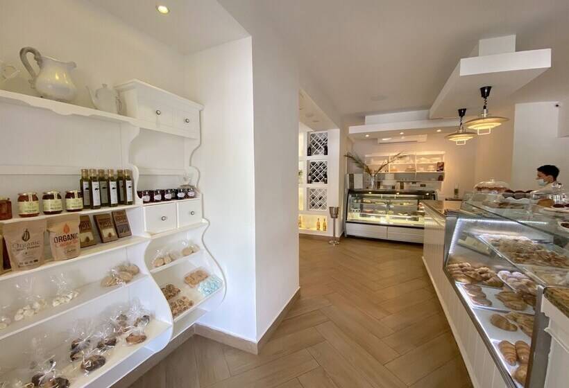 هتل Aventura Deluxe Suites Rooftop Pool