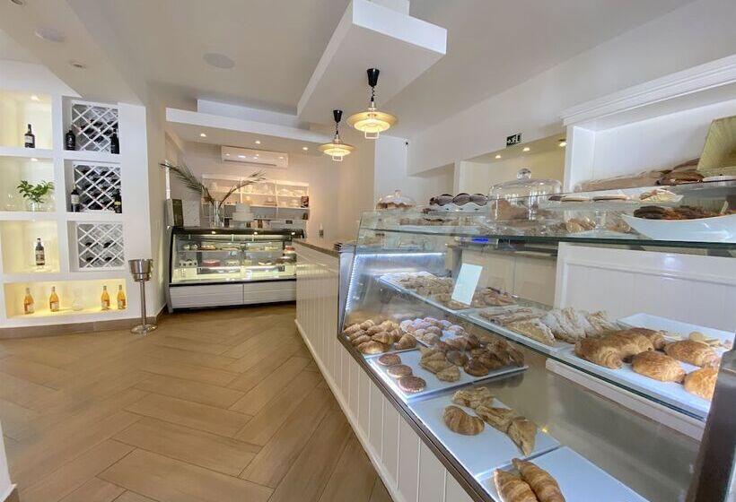 هتل Aventura Deluxe Suites Rooftop Pool