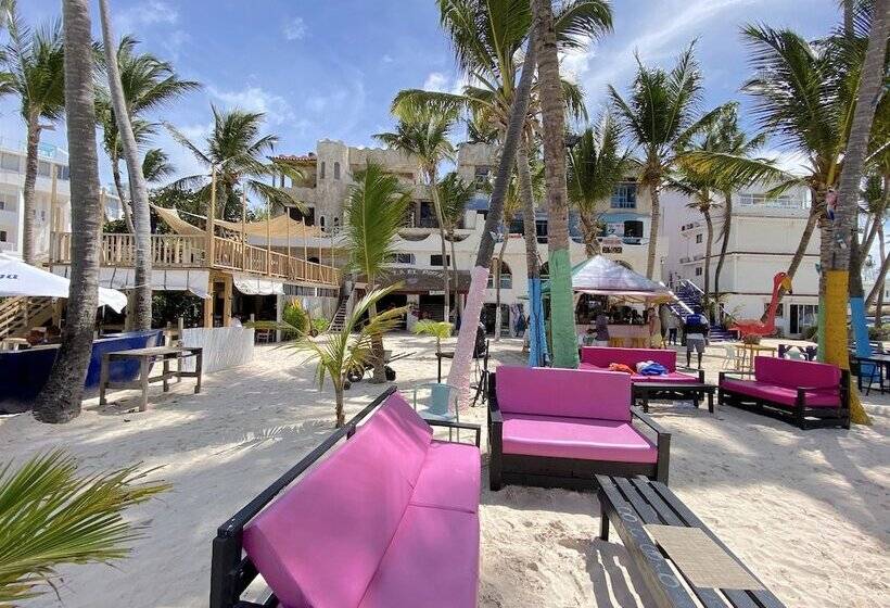 هتل Aventura Deluxe Suites Rooftop Pool