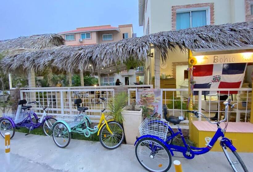 هتل Aventura Deluxe Suites Rooftop Pool