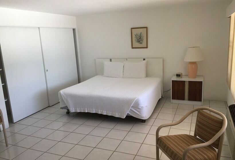 هتل Paraquet Apartments