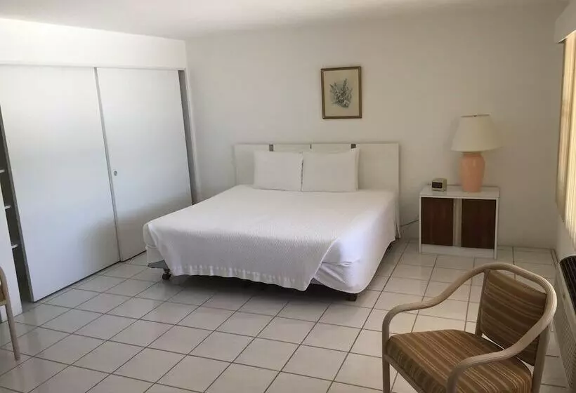 ホテル Paraquet Apartments