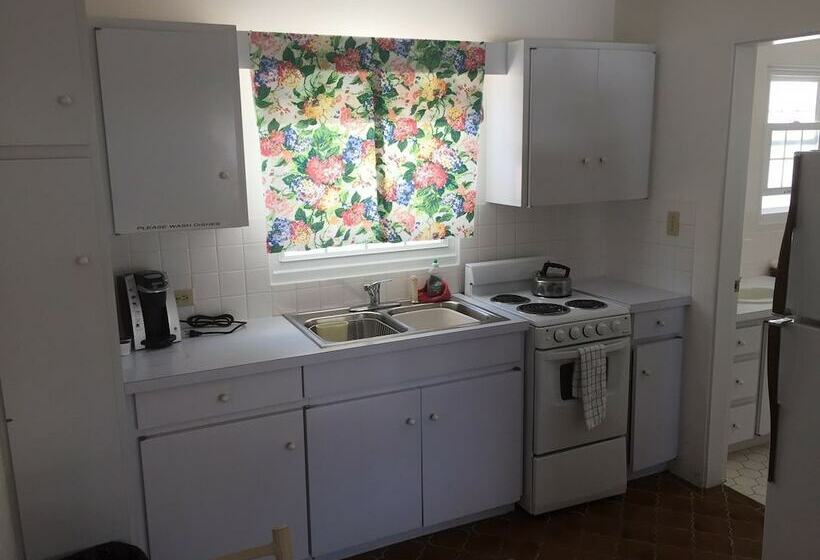 هتل Paraquet Apartments