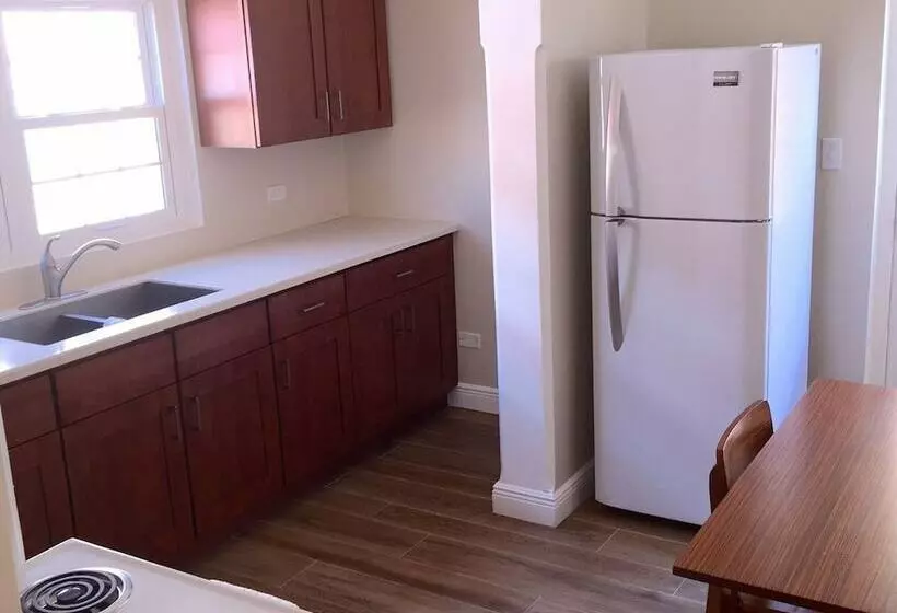 ホテル Paraquet Apartments