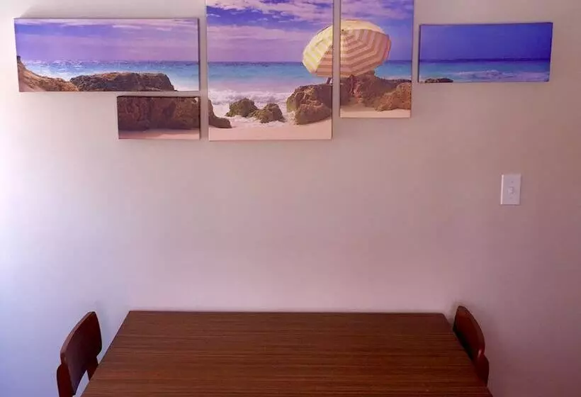 ホテル Paraquet Apartments