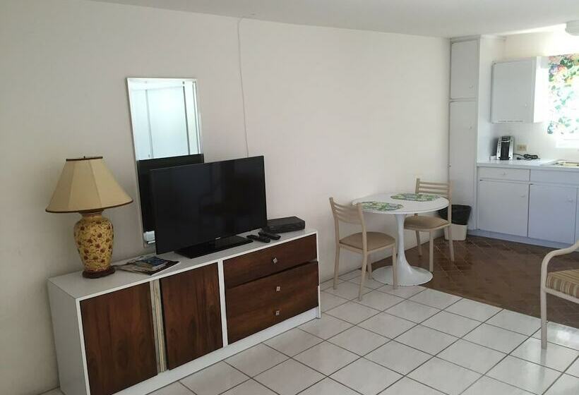 هتل Paraquet Apartments