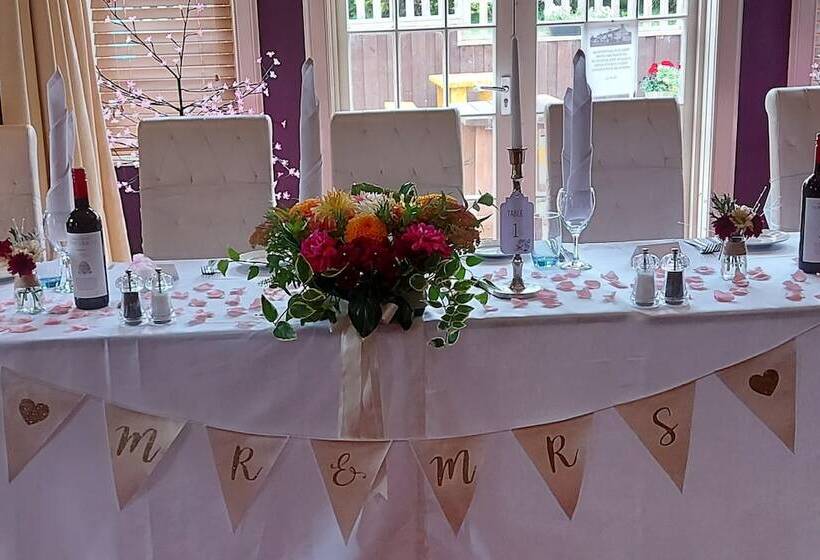 فندق The Castle Inn