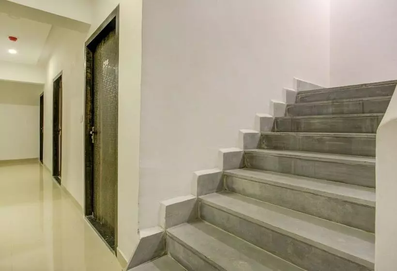 Hotelli Treebo Kings Inn Vashi