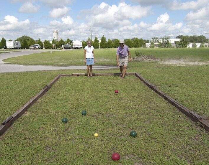 Majestic Oaks Rv Resort