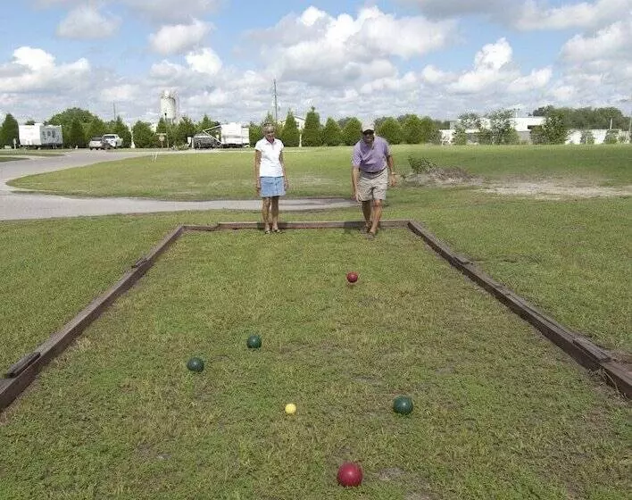 Majestic Oaks Rv Resort