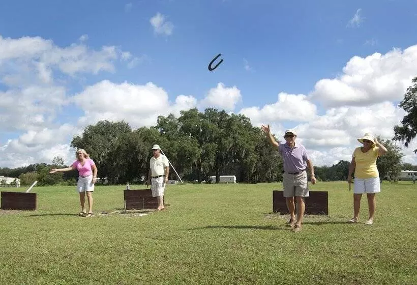 Majestic Oaks Rv Resort