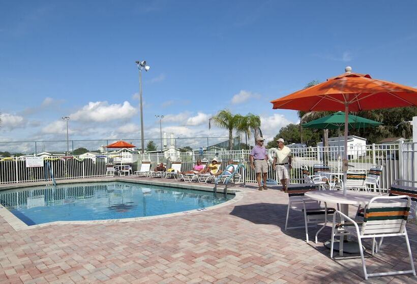 Majestic Oaks Rv Resort