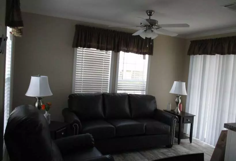 Majestic Oaks Rv Resort