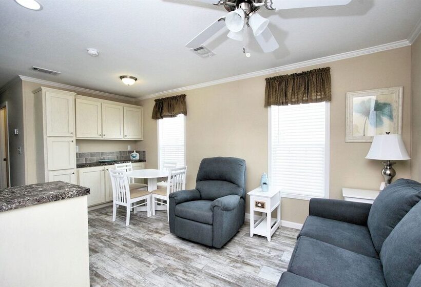 Majestic Oaks Rv Resort