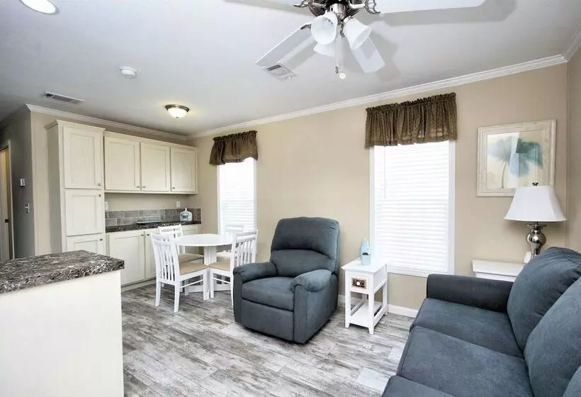 Majestic Oaks Rv Resort