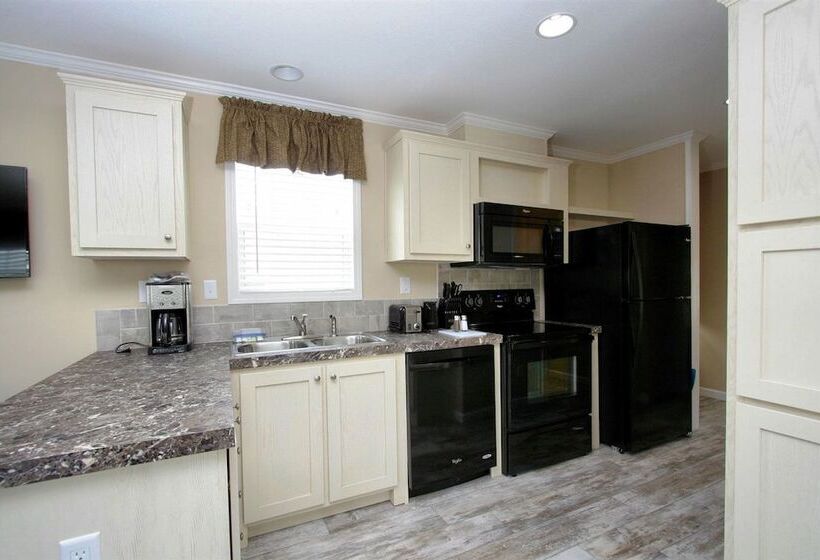 Majestic Oaks Rv Resort