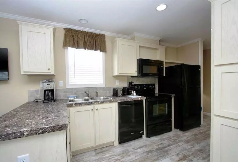 Majestic Oaks Rv Resort