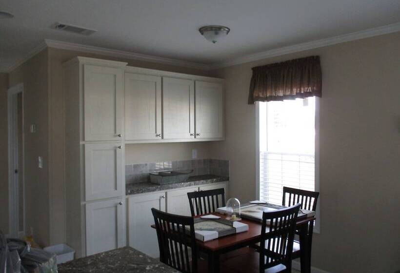 Majestic Oaks Rv Resort