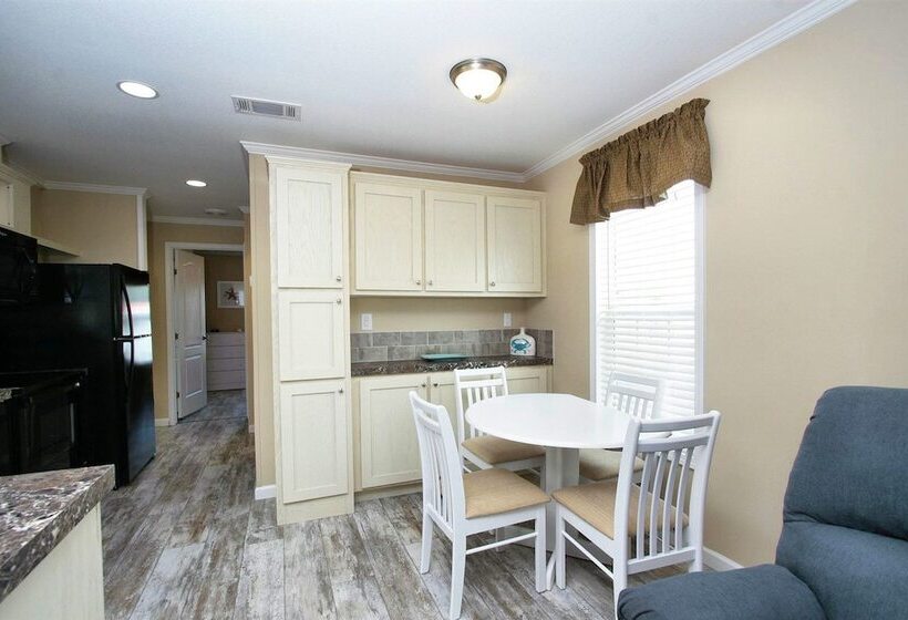 Majestic Oaks Rv Resort