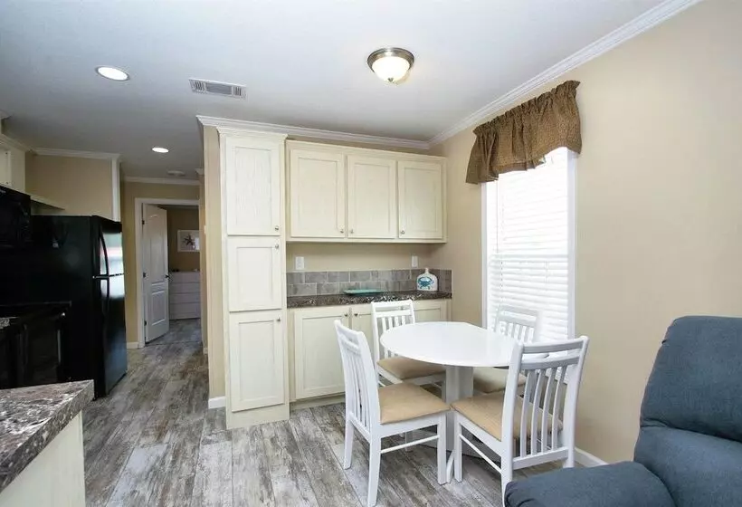 Majestic Oaks Rv Resort