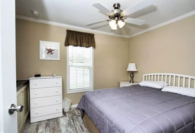 Majestic Oaks Rv Resort