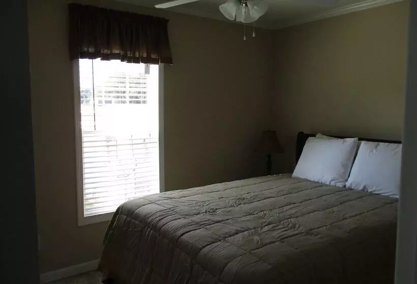 Majestic Oaks Rv Resort