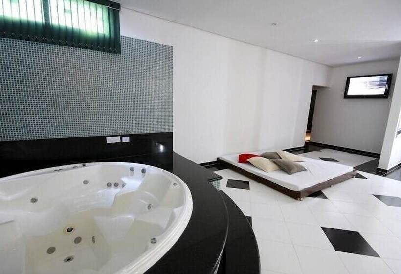 Motel Xanadú Adults Only