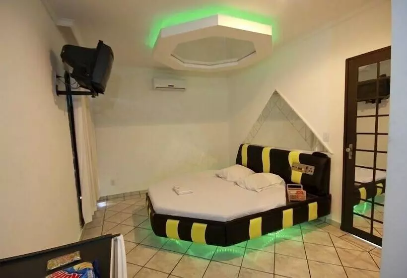 Motel Xanadú   Adults Only