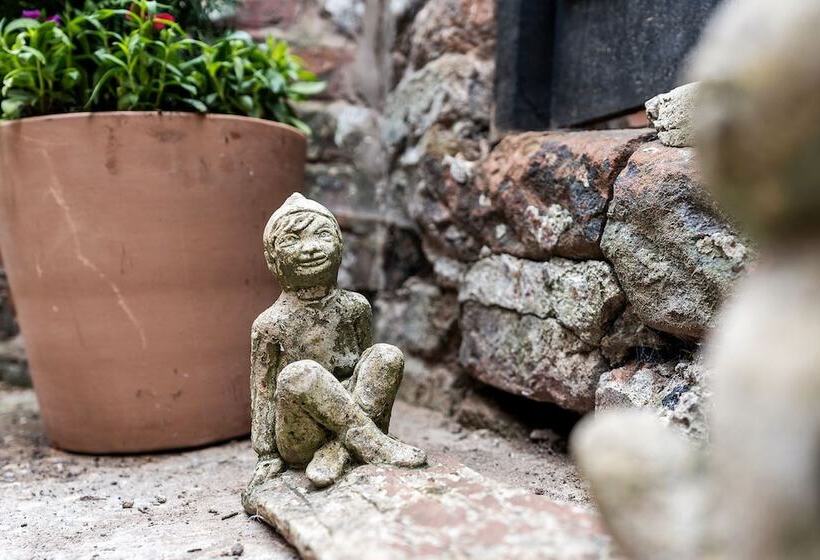 بنسيون Spacious 5 Bed House, Perfect For Groups, Great Location