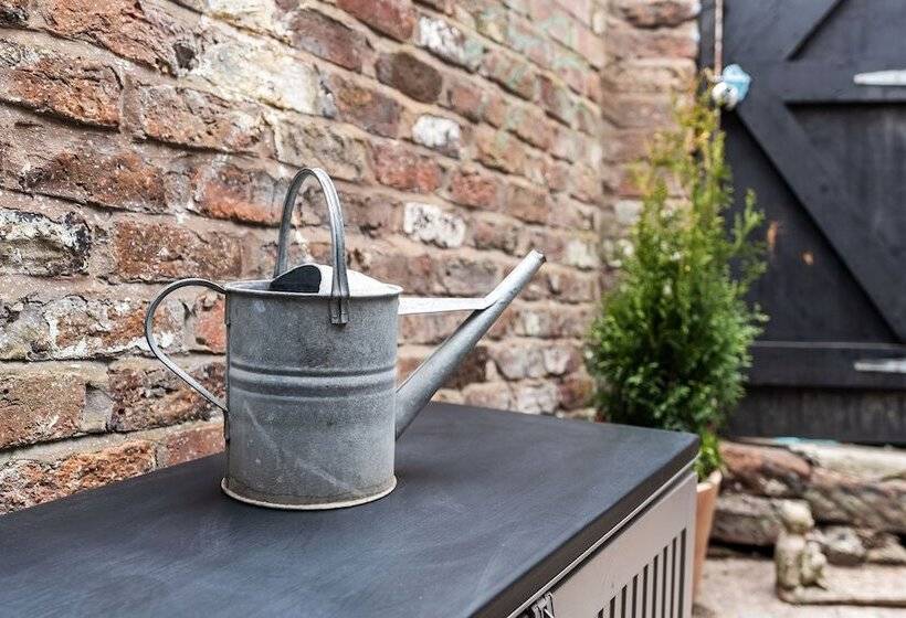 بنسيون Spacious 5 Bed House, Perfect For Groups, Great Location