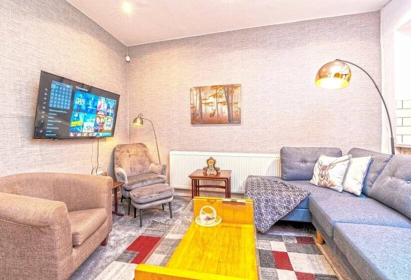 بنسيون Spacious 5 Bed House, Perfect For Groups, Great Location