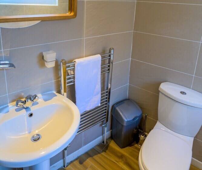 بنسيون Spacious 5 Bed House, Perfect For Groups, Great Location