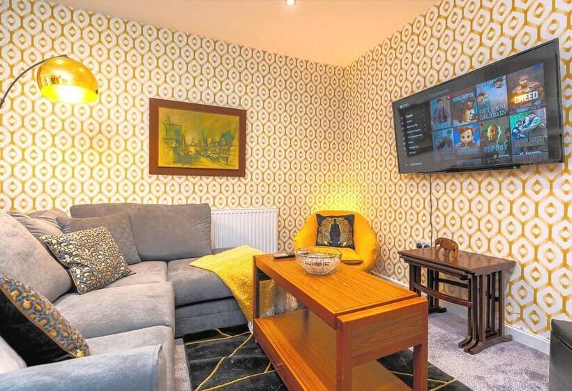 بنسيون Spacious 5 Bed House, Perfect For Groups, Great Location