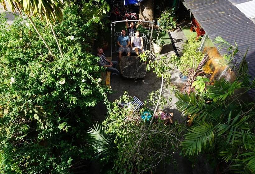 Pirates Backpackers   Hostel