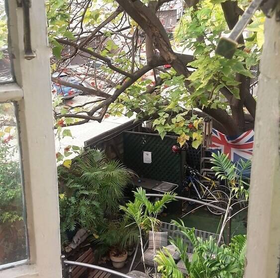 Pirates Backpackers   Hostel