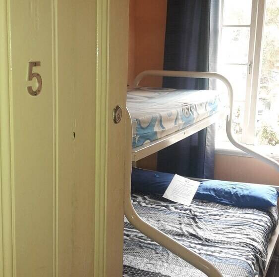 Pirates Backpackers   Hostel