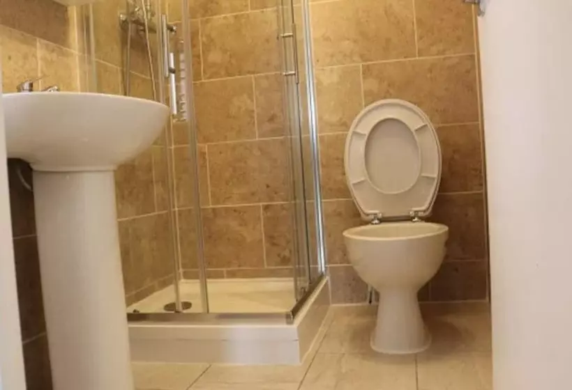 اقامتگاه 12 Guests 5 Bedroom House In Central Birmingham