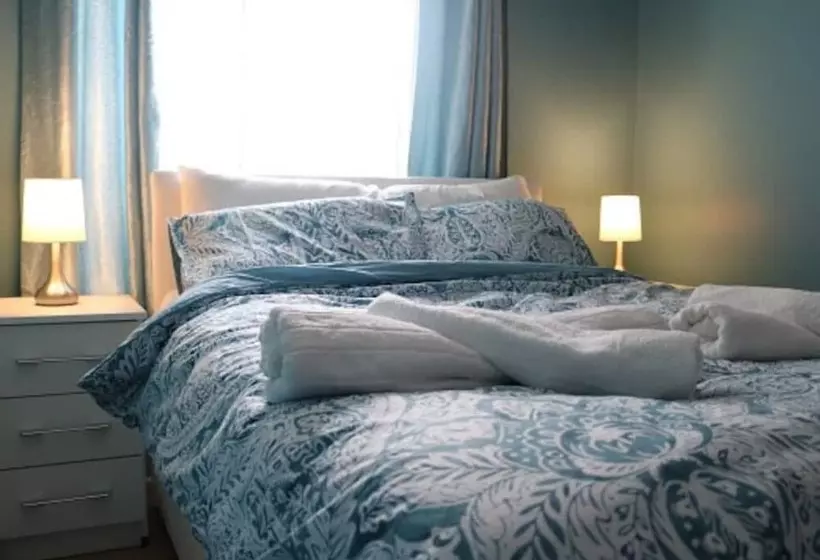اقامتگاه 12 Guests 5 Bedroom House In Central Birmingham