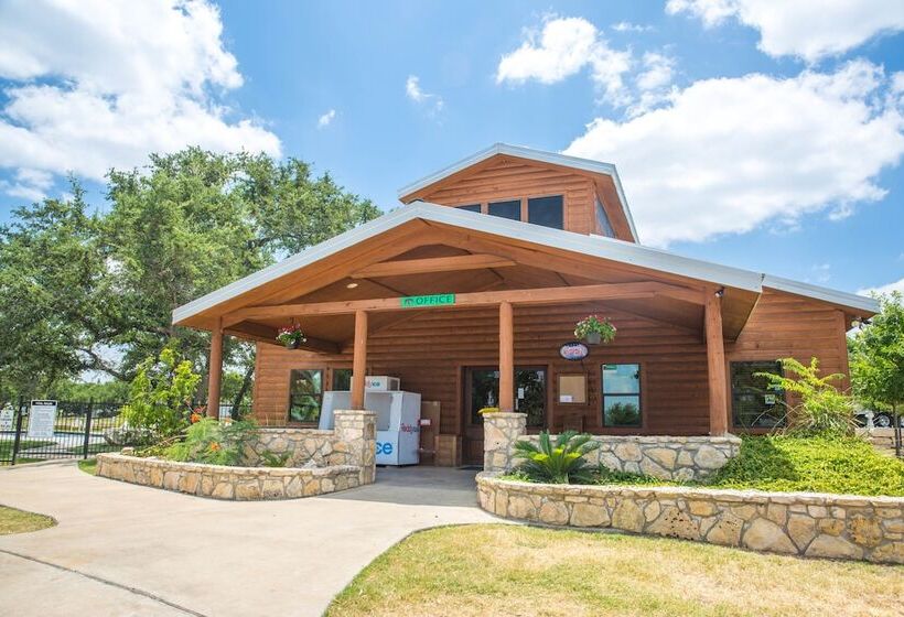 Sun Outdoors Lake Travis