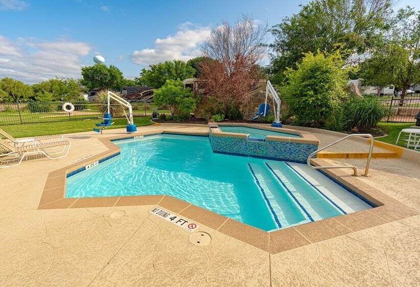 Sun Outdoors Lake Travis