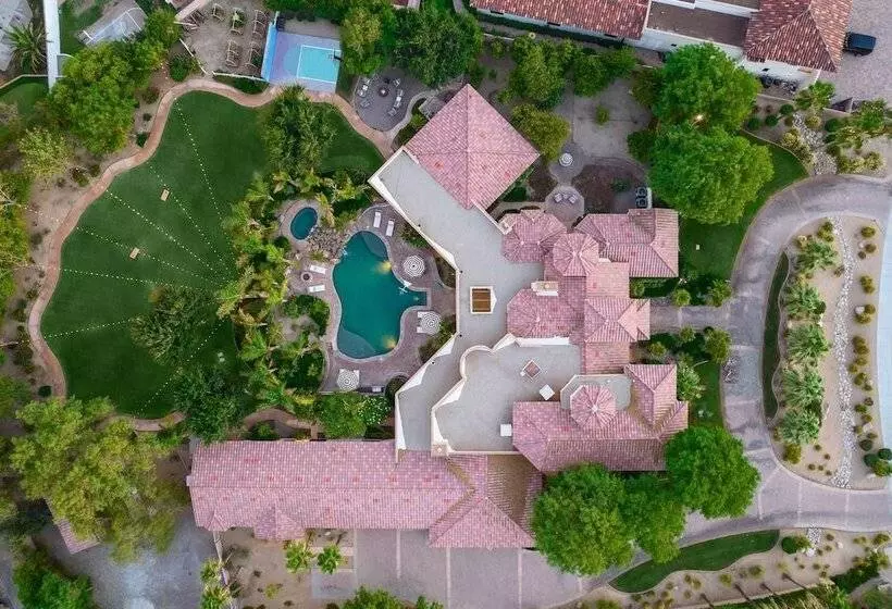 Villa Verbena By Avantstay Expansive Estate W/ B Ball Court, Pool/spa & Entertainer S Yard