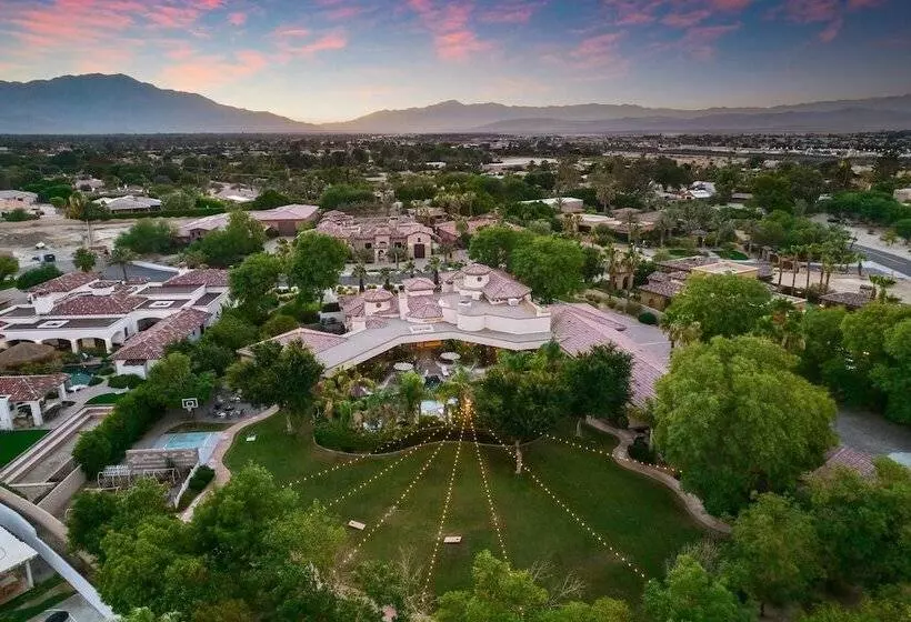 Villa Verbena By Avantstay Expansive Estate W/ B Ball Court, Pool/spa & Entertainer S Yard