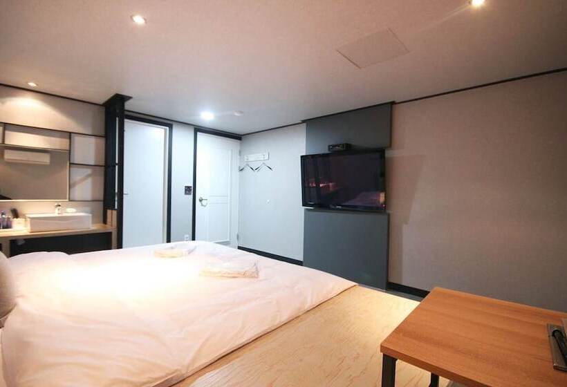 مُتل Busan Yeonsandong Waba