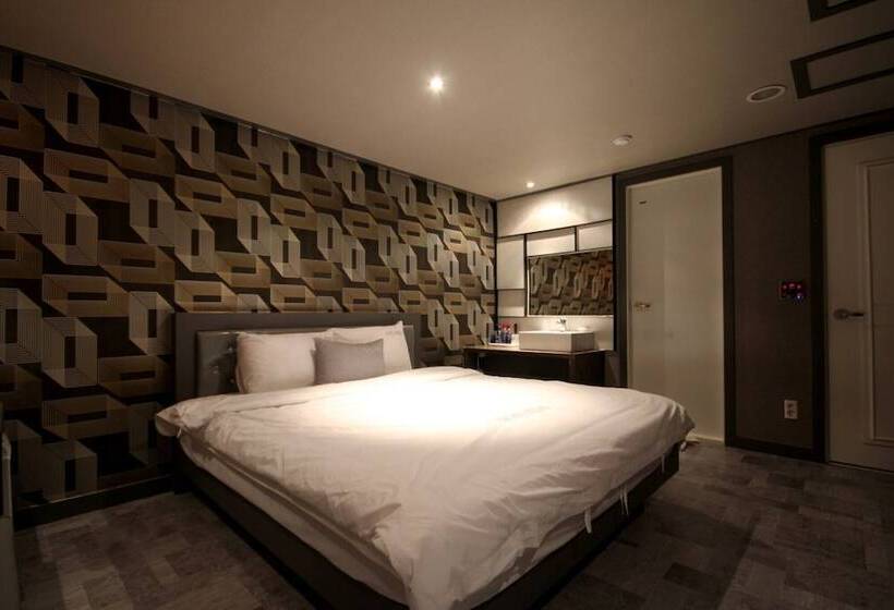 مُتل Busan Yeonsandong Waba