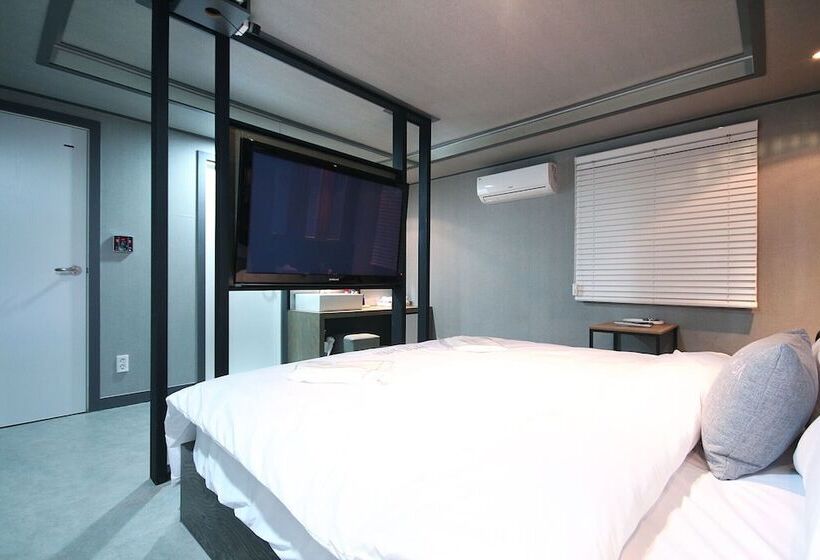 مُتل Busan Yeonsandong Waba