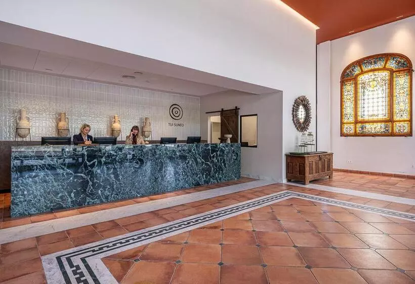 ホテル Estival Park Marena