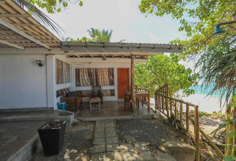 צימר Sea Front Villa