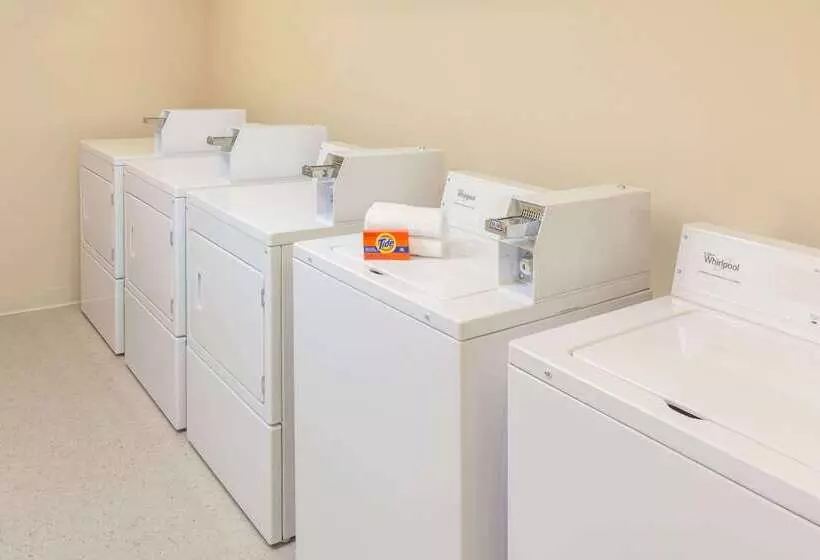 هتل Baymont By Wyndham Grand Forks