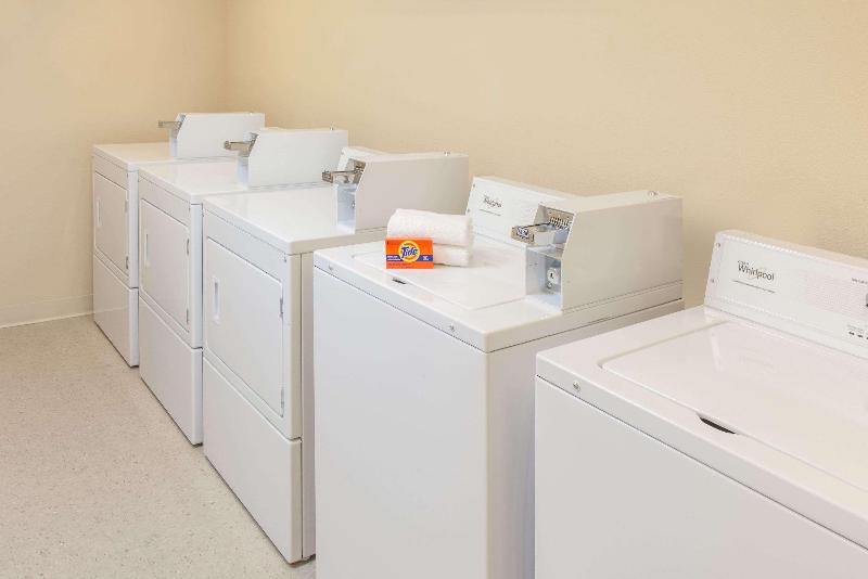 هتل Baymont By Wyndham Grand Forks