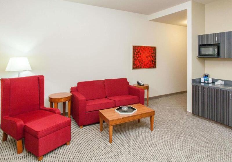 هتل Baymont By Wyndham Grand Forks